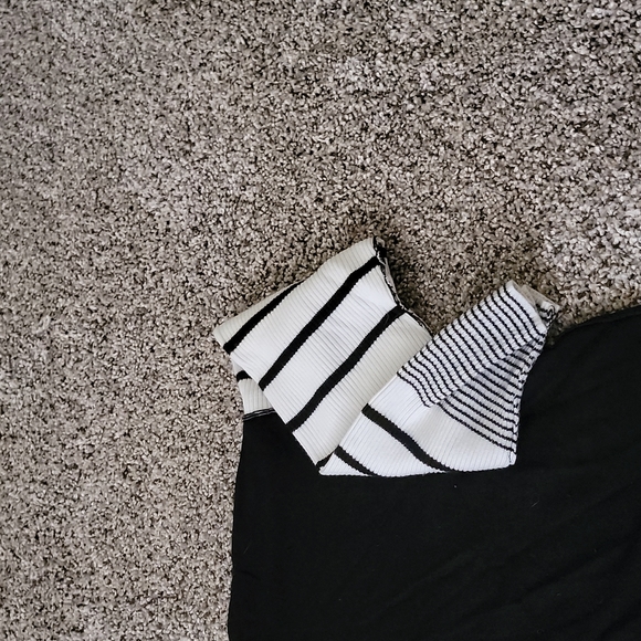 Black and white sweater - Picture 3 of 5